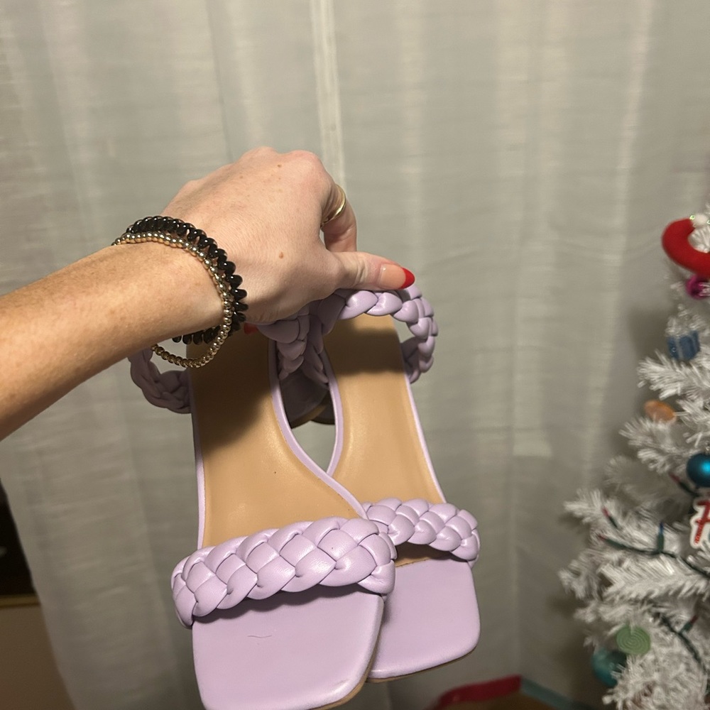 Target heels! - Picture 2 of 2